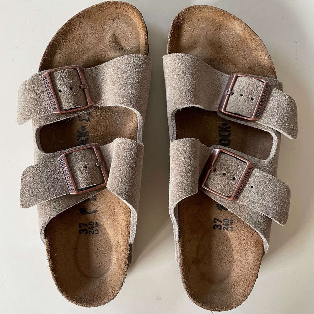 NWOT BIRKENSTOCK Arizona taupe 37 narrow